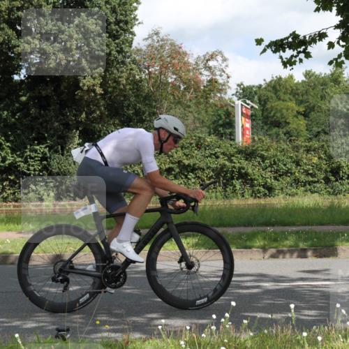 10.08.2025 - GEWOBA Citytriathlon Bremen Yannick Fuchs http://msf.ph/oto/8565377 10.08.2025 12:05:47 Radfahren 1027 meine-sportfotos.de