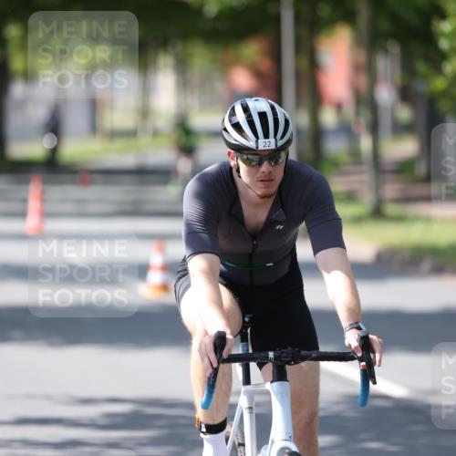 10.08.2025 - GEWOBA Citytriathlon Bremen Yannick Fuchs http://msf.ph/oto/8565381 10.08.2025 14:48:10 Radfahren 22, 196, 331, 350, 447 meine-sportfotos.de