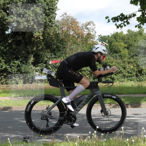 10.08.2025 - GEWOBA Citytriathlon Bremen Yannick Fuchs http://msf.ph/oto/8565385 10.08.2025 12:06:04 Radfahren 554, 729 meine-sportfotos.de