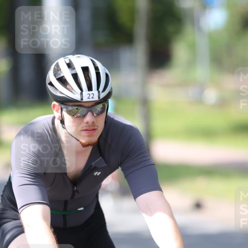 10.08.2025 - GEWOBA Citytriathlon Bremen Yannick Fuchs http://msf.ph/oto/8565386 10.08.2025 14:48:11 Radfahren 22, 189, 196, 331, 350, 447, 457 meine-sportfotos.de