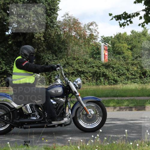 10.08.2025 - GEWOBA Citytriathlon Bremen Yannick Fuchs http://msf.ph/oto/8565387 10.08.2025 12:06:07 Radfahren 554, 729 meine-sportfotos.de