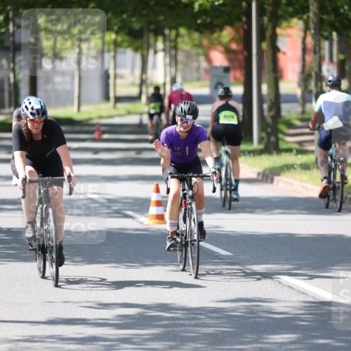 10.08.2025 - GEWOBA Citytriathlon Bremen Yannick Fuchs http://msf.ph/oto/8565433 10.08.2025 14:48:45 Radfahren 179, 181, 276, 365, 389, 426, 487 meine-sportfotos.de