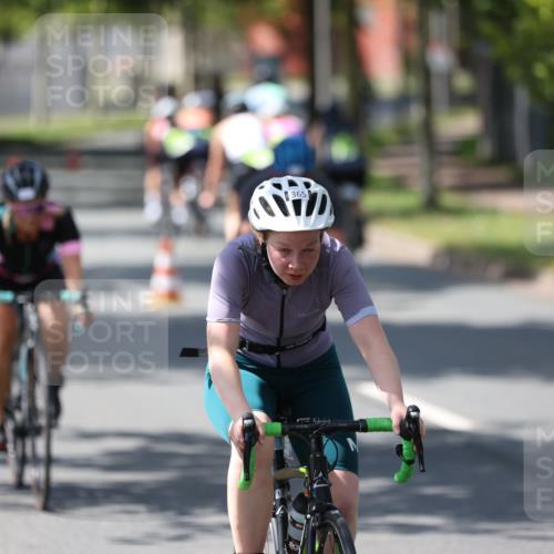 10.08.2025 - GEWOBA Citytriathlon Bremen Yannick Fuchs http://msf.ph/oto/8565441 10.08.2025 14:48:47 Radfahren 179, 181, 276, 365, 389, 426, 487 meine-sportfotos.de