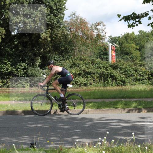 10.08.2025 - GEWOBA Citytriathlon Bremen Yannick Fuchs http://msf.ph/oto/8565443 10.08.2025 12:06:53 Radfahren 613, 714 meine-sportfotos.de