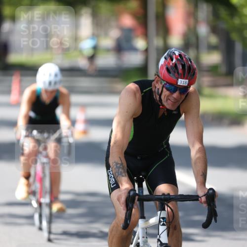 10.08.2025 - GEWOBA Citytriathlon Bremen Yannick Fuchs http://msf.ph/oto/8565484 10.08.2025 14:49:10 Radfahren 318, 351, 373, 401, 403 meine-sportfotos.de