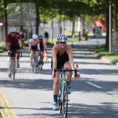 10.08.2025 - GEWOBA Citytriathlon Bremen Yannick Fuchs http://msf.ph/oto/8565562 10.08.2025 14:49:39 Radfahren 6, 169, 286, 305, 328, 377, 402, 407, 429, 461, 466, 491, 517 meine-sportfotos.de