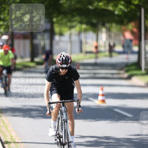 10.08.2025 - GEWOBA Citytriathlon Bremen Yannick Fuchs http://msf.ph/oto/8565626 10.08.2025 14:49:52 Radfahren 6, 120, 169, 193, 293, 305, 322, 402, 407, 429, 466, 509, 517 meine-sportfotos.de