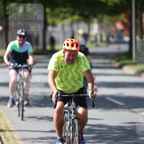 10.08.2025 - GEWOBA Citytriathlon Bremen Yannick Fuchs http://msf.ph/oto/8565634 10.08.2025 14:49:55 Radfahren 6, 120, 169, 193, 293, 305, 322, 400, 407, 466, 509, 517 meine-sportfotos.de