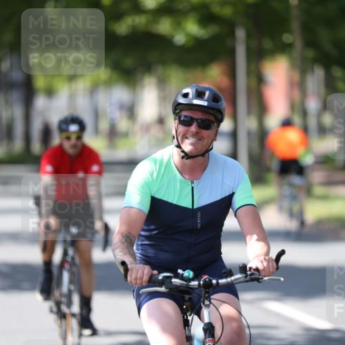 10.08.2025 - GEWOBA Citytriathlon Bremen Yannick Fuchs http://msf.ph/oto/8565644 10.08.2025 14:49:57 Radfahren 120, 169, 193, 293, 305, 322, 356, 400, 407, 509 meine-sportfotos.de