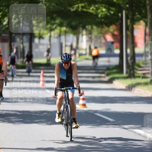10.08.2025 - GEWOBA Citytriathlon Bremen Yannick Fuchs http://msf.ph/oto/8565655 10.08.2025 14:50:04 Radfahren 120, 193, 293, 322, 352, 356, 400, 410, 509 meine-sportfotos.de