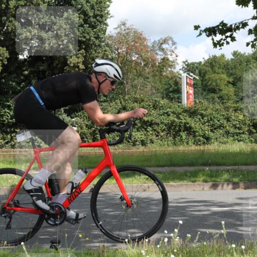 10.08.2025 - GEWOBA Citytriathlon Bremen Yannick Fuchs http://msf.ph/oto/8565656 10.08.2025 12:09:41 Radfahren 586, 674, 688, 697, 703, 849 meine-sportfotos.de