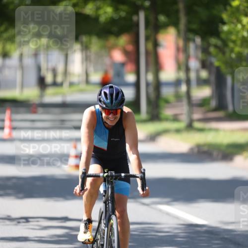 10.08.2025 - GEWOBA Citytriathlon Bremen Yannick Fuchs http://msf.ph/oto/8565659 10.08.2025 14:50:05 Radfahren 120, 193, 293, 322, 352, 356, 400, 410, 509 meine-sportfotos.de