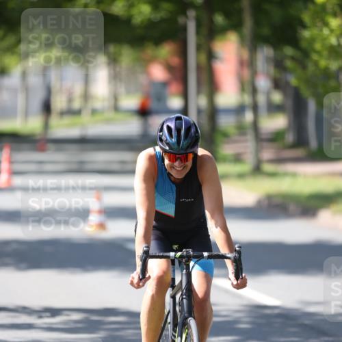 10.08.2025 - GEWOBA Citytriathlon Bremen Yannick Fuchs http://msf.ph/oto/8565661 10.08.2025 14:50:05 Radfahren 120, 193, 293, 322, 352, 356, 400, 410, 509 meine-sportfotos.de