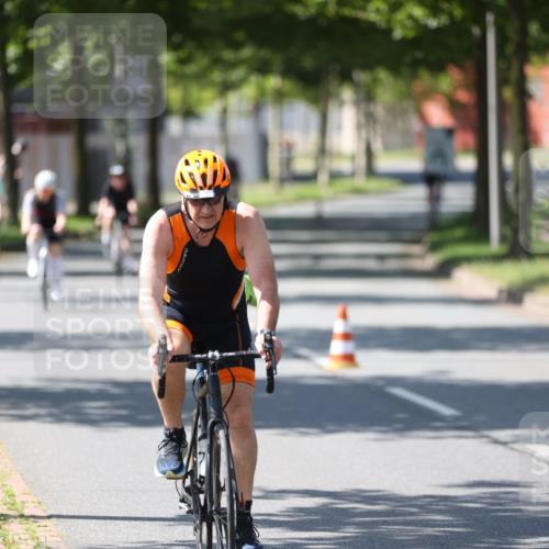 10.08.2025 - GEWOBA Citytriathlon Bremen Yannick Fuchs http://msf.ph/oto/8565664 10.08.2025 14:50:06 Radfahren 120, 193, 293, 322, 352, 356, 400, 410, 509 meine-sportfotos.de