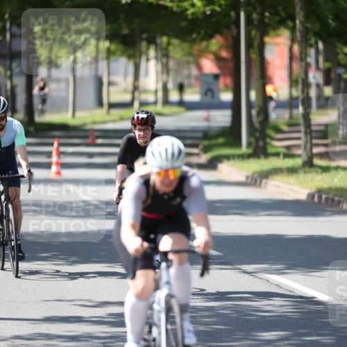 10.08.2025 - GEWOBA Citytriathlon Bremen Yannick Fuchs http://msf.ph/oto/8565671 10.08.2025 14:50:09 Radfahren 120, 293, 322, 352, 356, 400, 410 meine-sportfotos.de