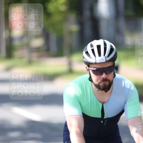 10.08.2025 - GEWOBA Citytriathlon Bremen Yannick Fuchs http://msf.ph/oto/8565679 10.08.2025 14:50:12 Radfahren 120, 293, 322, 352, 356, 400, 410 meine-sportfotos.de
