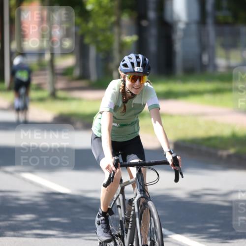 10.08.2025 - GEWOBA Citytriathlon Bremen Yannick Fuchs http://msf.ph/oto/8565680 10.08.2025 14:50:14 Radfahren 120, 293, 352, 356, 400, 410, 504 meine-sportfotos.de