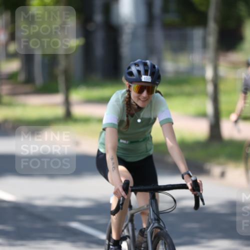 10.08.2025 - GEWOBA Citytriathlon Bremen Yannick Fuchs http://msf.ph/oto/8565682 10.08.2025 14:50:14 Radfahren 120, 293, 352, 356, 400, 410, 504 meine-sportfotos.de