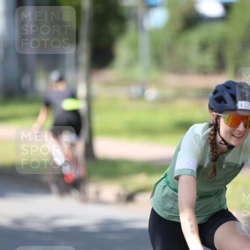 10.08.2025 - GEWOBA Citytriathlon Bremen Yannick Fuchs http://msf.ph/oto/8565686 10.08.2025 14:50:14 Radfahren 120, 293, 352, 356, 400, 410, 504 meine-sportfotos.de