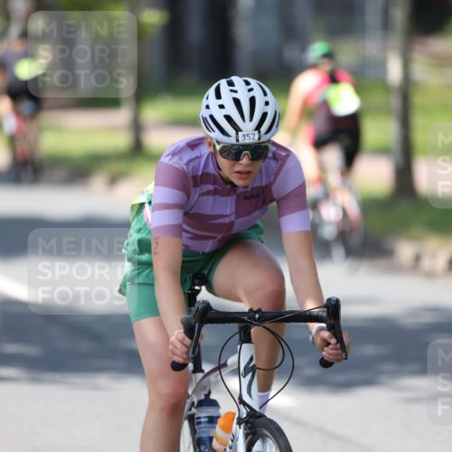 10.08.2025 - GEWOBA Citytriathlon Bremen Yannick Fuchs http://msf.ph/oto/8565687 10.08.2025 14:50:16 Radfahren 120, 231, 352, 356, 400, 410, 504 meine-sportfotos.de