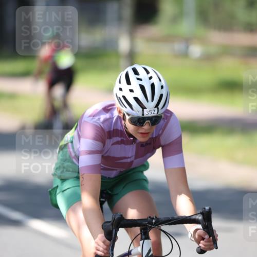 10.08.2025 - GEWOBA Citytriathlon Bremen Yannick Fuchs http://msf.ph/oto/8565689 10.08.2025 14:50:16 Radfahren 120, 231, 352, 356, 400, 410, 504 meine-sportfotos.de