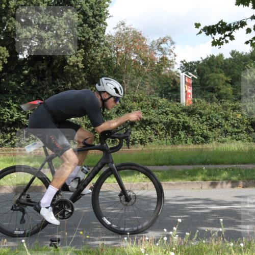 10.08.2025 - GEWOBA Citytriathlon Bremen Yannick Fuchs http://msf.ph/oto/8565713 10.08.2025 12:09:57 Radfahren 586, 607, 628, 688, 697, 732, 830, 849 meine-sportfotos.de
