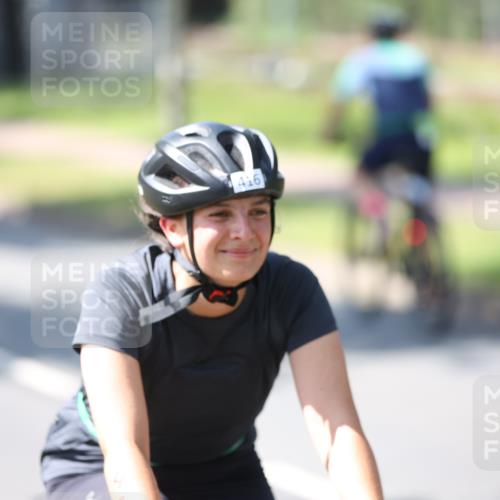 10.08.2025 - GEWOBA Citytriathlon Bremen Yannick Fuchs http://msf.ph/oto/8565716 10.08.2025 14:50:39 Radfahren 231, 416 meine-sportfotos.de