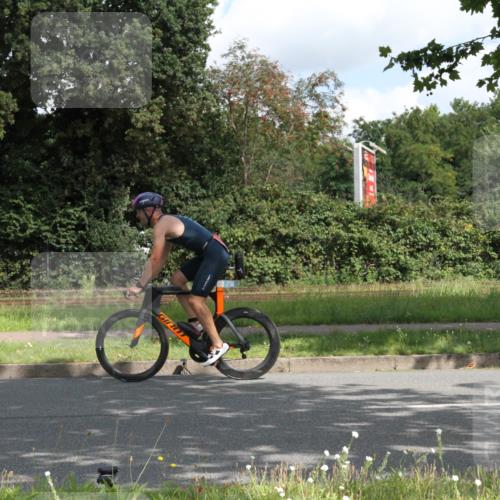 10.08.2025 - GEWOBA Citytriathlon Bremen Yannick Fuchs http://msf.ph/oto/8565717 10.08.2025 12:10:01 Radfahren 586, 607, 628, 688, 732, 830, 849, 1024 meine-sportfotos.de
