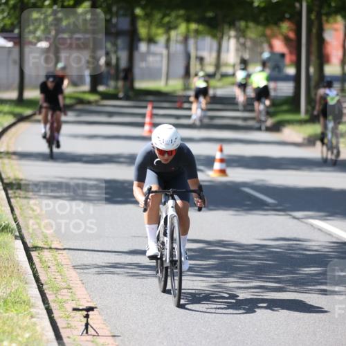 10.08.2025 - GEWOBA Citytriathlon Bremen Yannick Fuchs http://msf.ph/oto/8565728 10.08.2025 14:51:09 Radfahren 338, 379, 411, 470, 494 meine-sportfotos.de