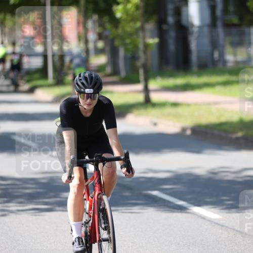 10.08.2025 - GEWOBA Citytriathlon Bremen Yannick Fuchs http://msf.ph/oto/8565736 10.08.2025 14:51:11 Radfahren 338, 379, 399, 411, 470, 494 meine-sportfotos.de