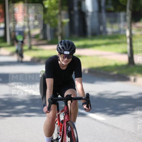 10.08.2025 - GEWOBA Citytriathlon Bremen Yannick Fuchs http://msf.ph/oto/8565738 10.08.2025 14:51:12 Radfahren 338, 379, 399, 411, 470, 492, 494 meine-sportfotos.de