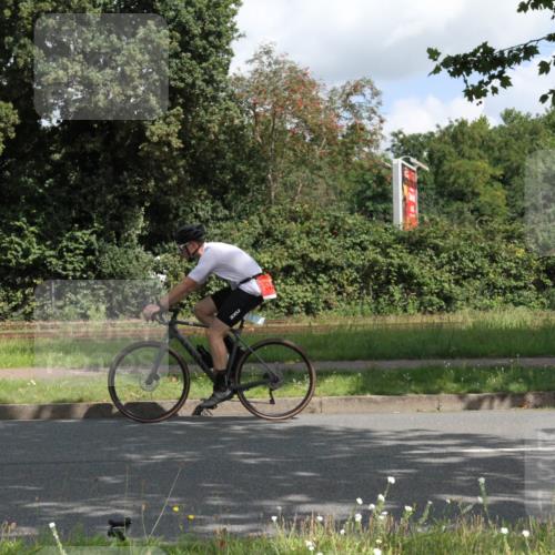10.08.2025 - GEWOBA Citytriathlon Bremen Yannick Fuchs http://msf.ph/oto/8565739 10.08.2025 12:10:20 Radfahren 647, 710, 889, 1024 meine-sportfotos.de