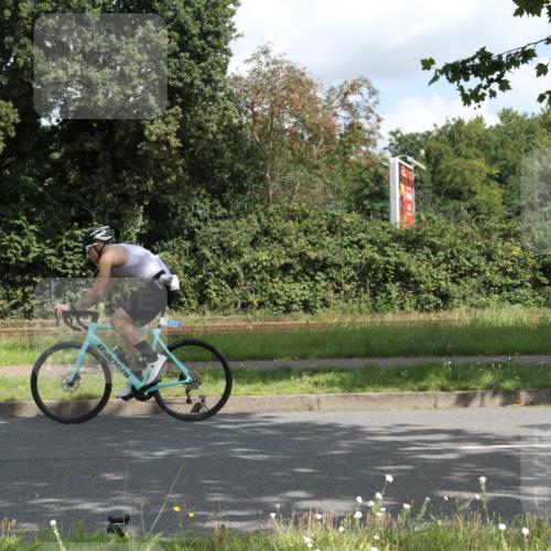 10.08.2025 - GEWOBA Citytriathlon Bremen Yannick Fuchs http://msf.ph/oto/8565745 10.08.2025 12:10:28 Radfahren 629, 644, 647, 656, 710, 730, 755, 889, 1014 meine-sportfotos.de