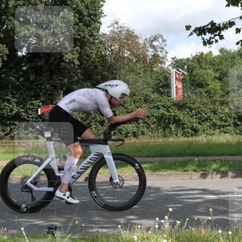 10.08.2025 - GEWOBA Citytriathlon Bremen Yannick Fuchs http://msf.ph/oto/8565748 10.08.2025 12:10:29 Radfahren 629, 644, 647, 656, 710, 722, 730, 755, 889, 1014 meine-sportfotos.de