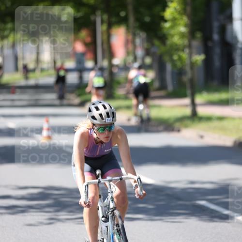 10.08.2025 - GEWOBA Citytriathlon Bremen Yannick Fuchs http://msf.ph/oto/8565766 10.08.2025 14:51:20 Radfahren 212, 338, 379, 399, 411, 468, 470, 492, 494 meine-sportfotos.de