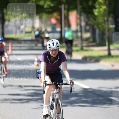 10.08.2025 - GEWOBA Citytriathlon Bremen Yannick Fuchs http://msf.ph/oto/8565772 10.08.2025 14:51:27 Radfahren 212, 338, 374, 399, 468, 492, 494 meine-sportfotos.de