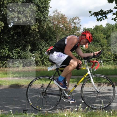 10.08.2025 - GEWOBA Citytriathlon Bremen Yannick Fuchs http://msf.ph/oto/8565784 10.08.2025 12:10:43 Radfahren 573, 622, 629, 644, 647, 651, 656, 659, 685, 712, 716, 722, 730, 748, 755, 819, 889, 898, 1014 meine-sportfotos.de