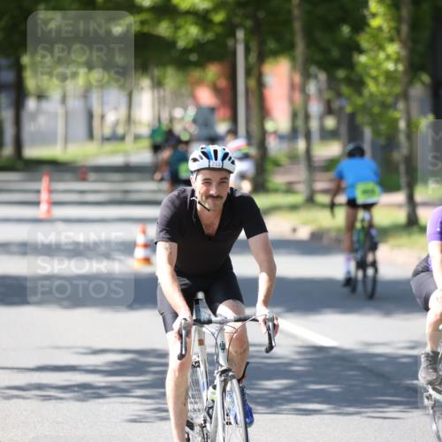 10.08.2025 - GEWOBA Citytriathlon Bremen Yannick Fuchs http://msf.ph/oto/8565786 10.08.2025 14:51:32 Radfahren 212, 237, 374, 399, 468, 492 meine-sportfotos.de