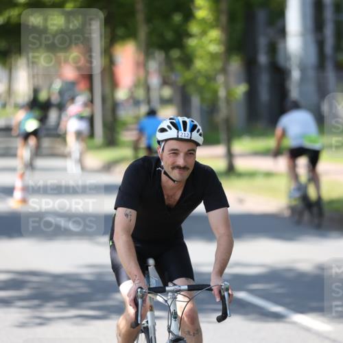 10.08.2025 - GEWOBA Citytriathlon Bremen Yannick Fuchs http://msf.ph/oto/8565788 10.08.2025 14:51:32 Radfahren 212, 237, 374, 399, 468, 492 meine-sportfotos.de