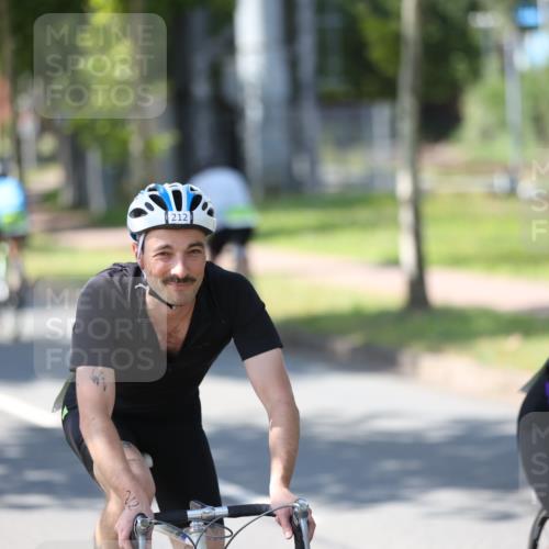 10.08.2025 - GEWOBA Citytriathlon Bremen Yannick Fuchs http://msf.ph/oto/8565789 10.08.2025 14:51:32 Radfahren 212, 237, 374, 399, 468, 492 meine-sportfotos.de