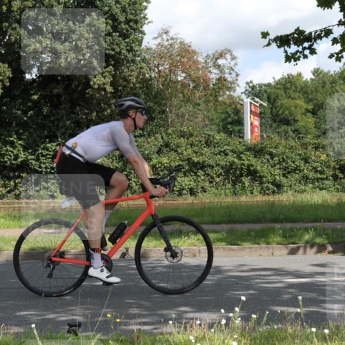 10.08.2025 - GEWOBA Citytriathlon Bremen Yannick Fuchs http://msf.ph/oto/8565790 10.08.2025 12:10:44 Radfahren 573, 622, 629, 644, 647, 651, 656, 659, 685, 712, 716, 722, 730, 748, 755, 819, 889, 898, 1014 meine-sportfotos.de