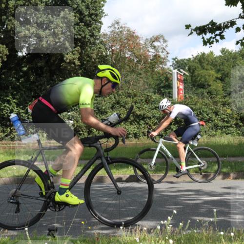 10.08.2025 - GEWOBA Citytriathlon Bremen Yannick Fuchs http://msf.ph/oto/8565831 10.08.2025 12:11:09 Radfahren 575, 625, 669, 679, 687, 713, 800, 812, 835 meine-sportfotos.de