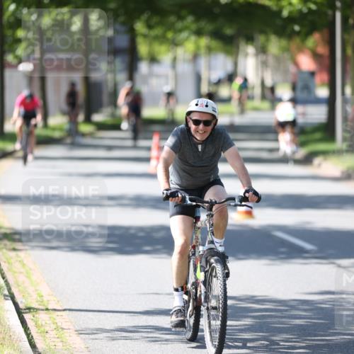 10.08.2025 - GEWOBA Citytriathlon Bremen Yannick Fuchs http://msf.ph/oto/8565836 10.08.2025 14:52:15 Radfahren 315, 321, 327, 341, 361, 381, 412, 428, 496, 520 meine-sportfotos.de