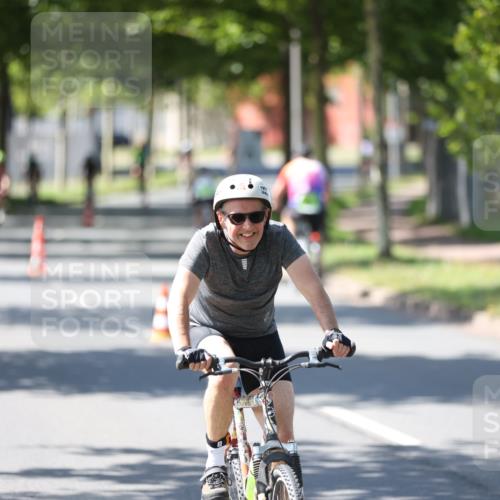 10.08.2025 - GEWOBA Citytriathlon Bremen Yannick Fuchs http://msf.ph/oto/8565838 10.08.2025 14:52:15 Radfahren 315, 321, 327, 341, 361, 381, 412, 428, 496, 520 meine-sportfotos.de