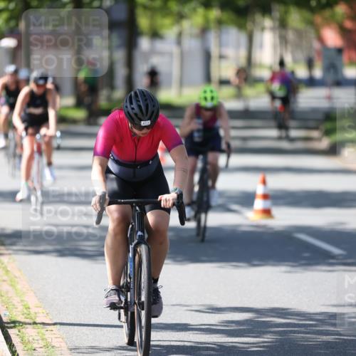 10.08.2025 - GEWOBA Citytriathlon Bremen Yannick Fuchs http://msf.ph/oto/8565841 10.08.2025 14:52:19 Radfahren 315, 321, 327, 347, 361, 381, 412, 439, 469, 496, 520 meine-sportfotos.de