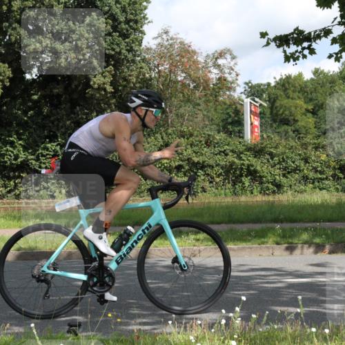 10.08.2025 - GEWOBA Citytriathlon Bremen Yannick Fuchs http://msf.ph/oto/8565842 10.08.2025 12:11:19 Radfahren 575, 645, 669, 679, 687, 713, 835, 894 meine-sportfotos.de