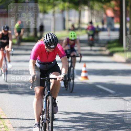10.08.2025 - GEWOBA Citytriathlon Bremen Yannick Fuchs http://msf.ph/oto/8565843 10.08.2025 14:52:19 Radfahren 315, 321, 327, 347, 361, 381, 412, 439, 469, 496, 520 meine-sportfotos.de