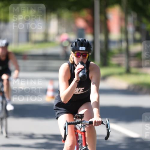 10.08.2025 - GEWOBA Citytriathlon Bremen Yannick Fuchs http://msf.ph/oto/8565849 10.08.2025 14:52:22 Radfahren 327, 329, 347, 361, 381, 412, 439, 469, 496, 520 meine-sportfotos.de