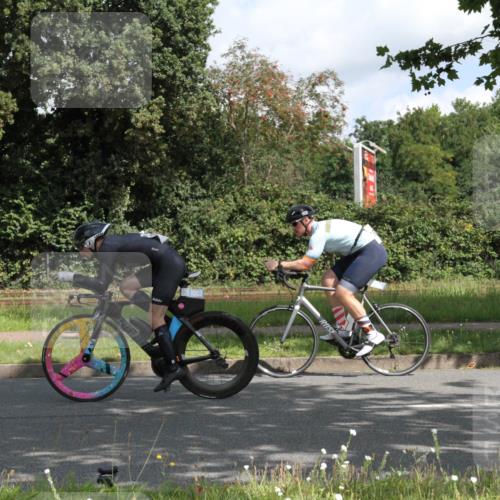 10.08.2025 - GEWOBA Citytriathlon Bremen Yannick Fuchs http://msf.ph/oto/8565852 10.08.2025 12:11:21 Radfahren 575, 645, 669, 679, 713, 835, 894, 1038 meine-sportfotos.de