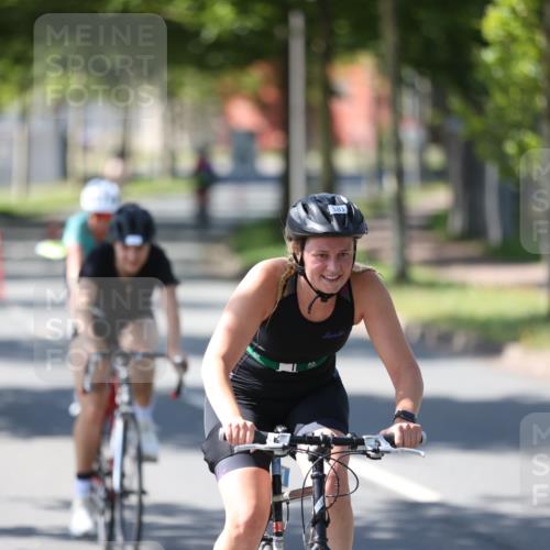 10.08.2025 - GEWOBA Citytriathlon Bremen Yannick Fuchs http://msf.ph/oto/8565854 10.08.2025 14:52:23 Radfahren 327, 329, 347, 361, 381, 412, 439, 469, 496, 520 meine-sportfotos.de